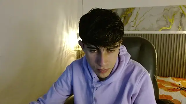 Dyla n18 online show from December 2025 06:34:01 PM