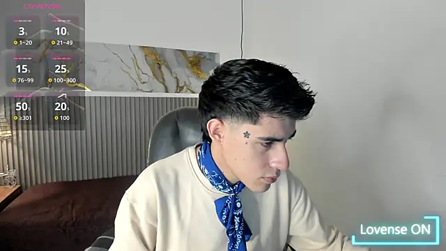 Snapshot of Dyla_n18 chatting on May 2026 08:25:01 PM Dyla n18 online show from May 2026 08:25:01 PM