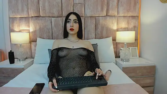 Snapshot of MonserratPeters chatting on December 2024 04:34:02 AM MonserratPeters online show from December 2024 04:34:02 AM