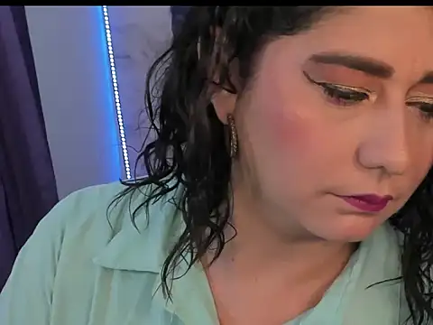 Snapshot of alinabozz1 chatting on July 2026 03:54:02 AM alinabozz1 online show from July 2026 03:54:02 AM