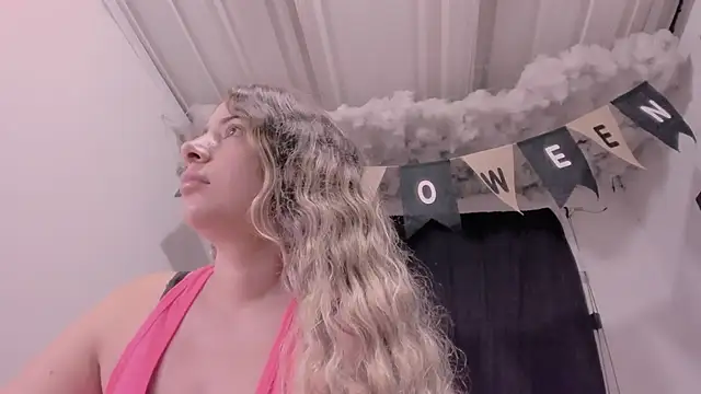 Lauu G online show from October 2025 09:19:01 AM