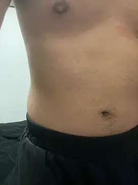 YU-KI00 online show from November 2025 12:45:02 PM