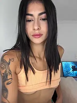 emilie xx  online show from April 2026 03:42:01 PM