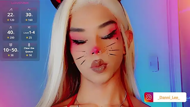 DanniLee  online show from October 2025 10:11:02 PM