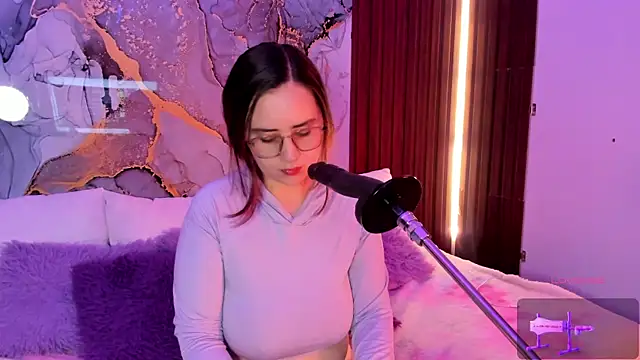 centaurigirl online show from December 2025 04:40:01 AM