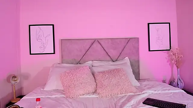 Emilyh  online show from October 2025 10:36:01 AM