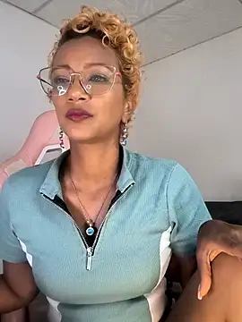 Amaliu  online show from October 2025 06:48:01 PM