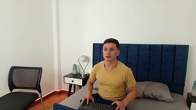 Snapshot of Andrewfalcon chatting on March 2025 07:06:02 PM Andrewfalcon online show from March 2025 07:06:02 PM