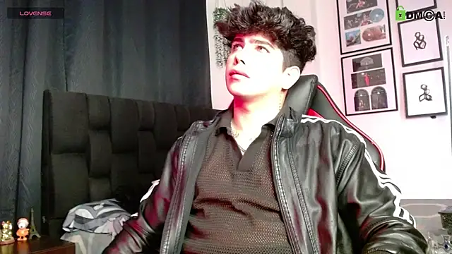 LyleBennett  online show from November 2025 12:00:02 PM