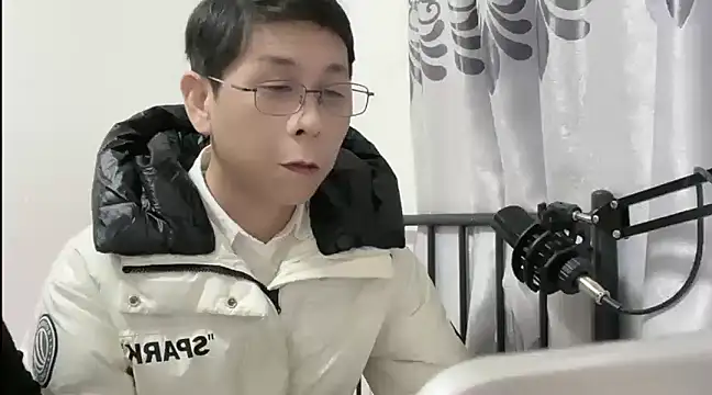 Snapshot of TGH521 chatting on January 2025 08:14:02 AM TGH521 online show from January 2025 08:14:02 AM