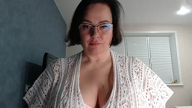 Nora Star online show from October 2025 06:31:01 PM