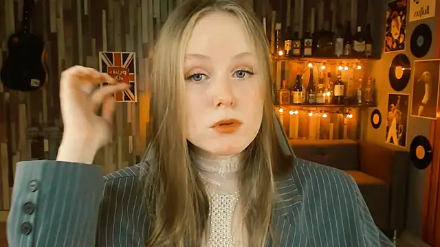 VivienLeeigh online show from February 2025 01:08:02 PM