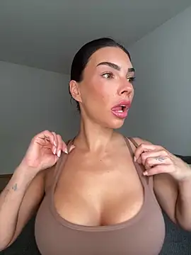 krissiswrld- online show from September 2025 11:01:01 AM