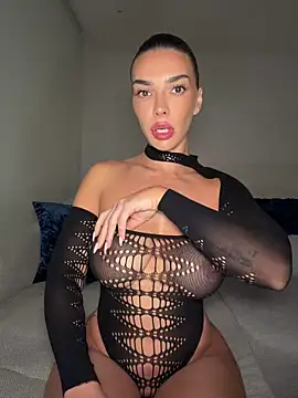 krissiswrld- online show from April 2026 06:30:02 PM