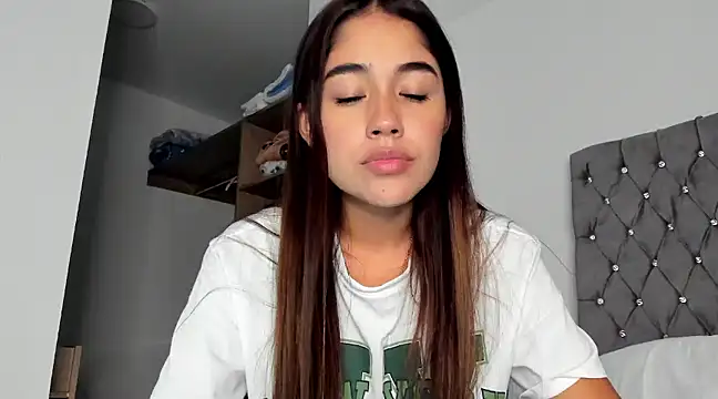 AriaMontgomery online show from December 2024 03:32:01 AM