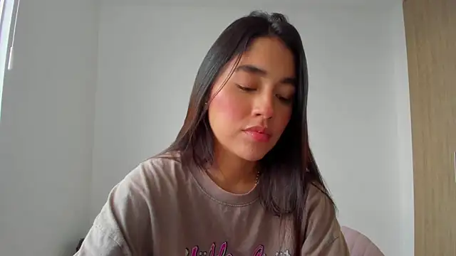 AriaMontgomery online show from December 2025 08:47:01 PM