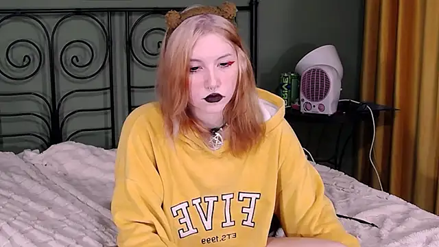Snapshot of BlackyTea chatting on December 2024 01:39:01 PM BlackyTea online show from December 2024 01:39:01 PM