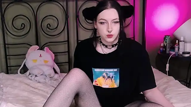 Snapshot of BlackyTea chatting on October 2025 07:44:02 PM BlackyTea online show from October 2025 07:44:02 PM