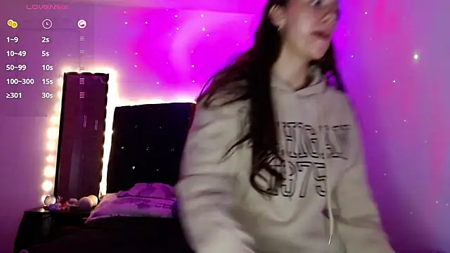 holy juli online show from February 2025 07:33:02 AM