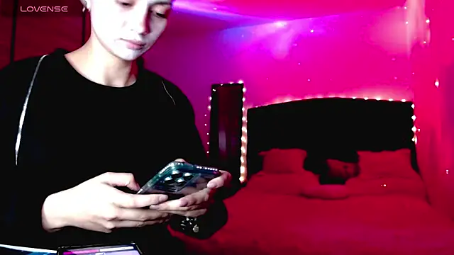 holy juli online show from December 2025 03:12:02 AM