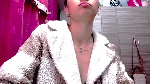 holy juli online show from February 2026 04:28:02 AM