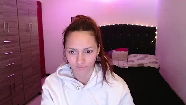 holy juli online show from June 2026 03:52:02 AM