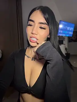 Nickiiiii online show from June 2026 06:18:02 AM