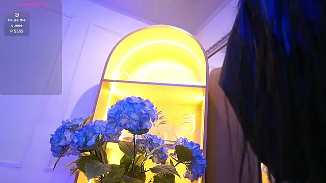 Snapshot of elasummer chatting on December 2025 12:21:02 PM elasummer online show from December 2025 12:21:02 PM