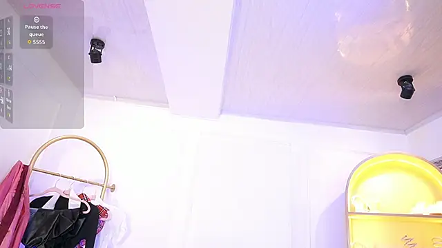 Snapshot of elasummer chatting on December 2025 12:33:02 PM elasummer online show from December 2025 12:33:02 PM