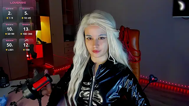 mollyposhh online show from March 2026 06:57:01 PM