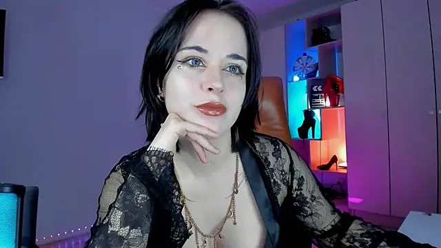 Snapshot of mollyposhh chatting on June 2026 07:42:01 PM mollyposhh online show from June 2026 07:42:01 PM