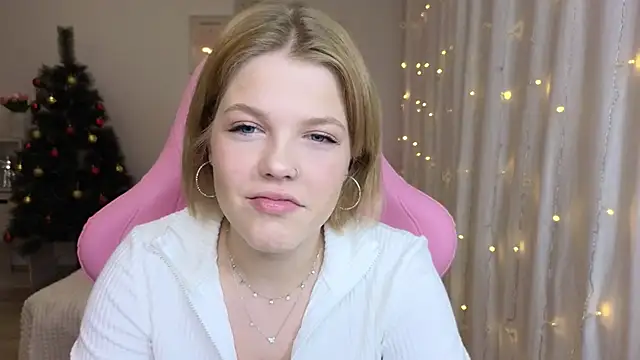 Snapshot of Maya_Rave chatting on December 2024 03:13:02 AM Maya Rave online show from December 2024 03:13:02 AM