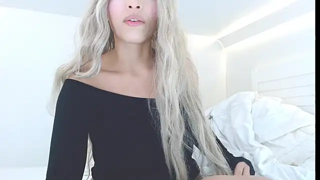 liadivina online show from November 2025 12:54:02 AM