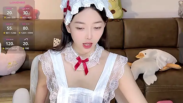Snapshot of Yilin1999 chatting on February 2025 04:14:02 PM Yilin1999 online show from February 2025 04:14:02 PM