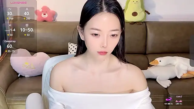 Snapshot of Yilin1999 chatting on February 2025 07:21:01 PM Yilin1999 online show from February 2025 07:21:01 PM