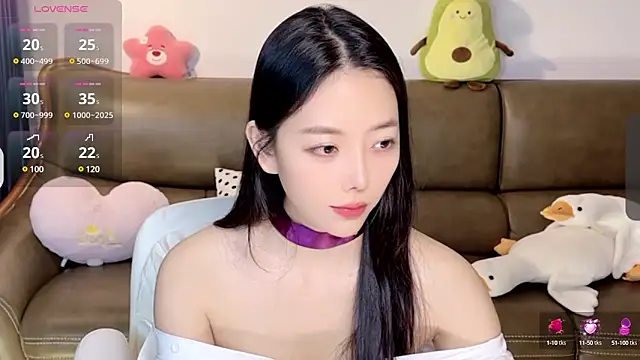 Snapshot of Yilin1999 chatting on February 2025 06:43:02 PM Yilin1999 online show from February 2025 06:43:02 PM