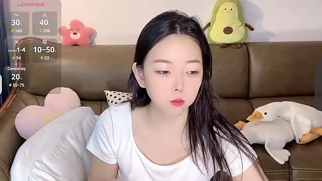 Snapshot of Yilin1999 chatting on February 2025 10:26:02 PM Yilin1999 online show from February 2025 10:26:02 PM