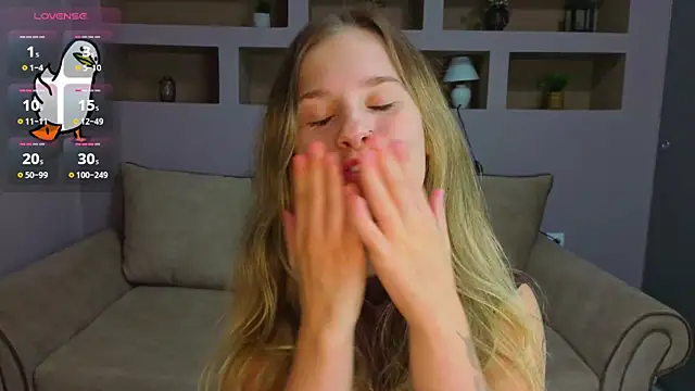 LinaCristonsen online show from October 2025 04:49:01 PM