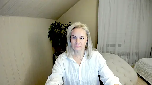 Snapshot of Alicee_Gracee chatting on December 2024 11:23:02 PM Alicee Gracee online show from December 2024 11:23:02 PM