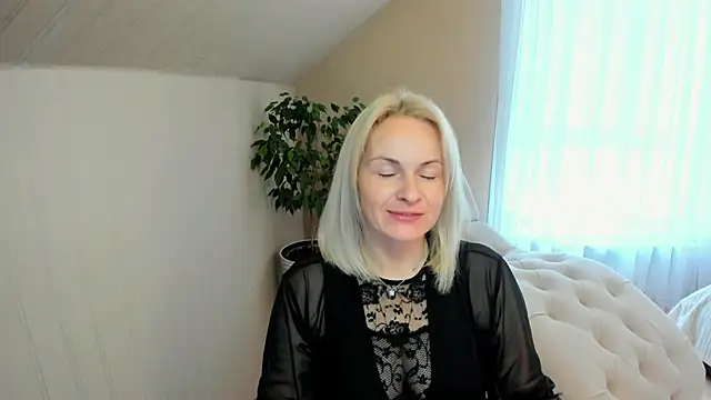 Snapshot of Alicee_Gracee chatting on December 2024 09:02:01 AM Alicee Gracee online show from December 2024 09:02:01 AM