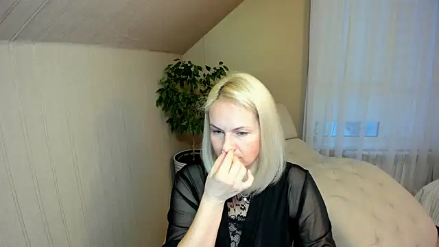 Snapshot of Alicee_Gracee chatting on December 2024 01:01:02 PM Alicee Gracee online show from December 2024 01:01:02 PM