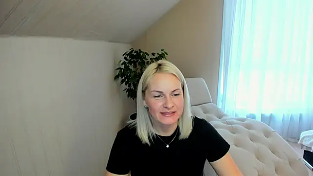Snapshot of Alicee_Gracee chatting on December 2024 09:46:02 AM Alicee Gracee online show from December 2024 09:46:02 AM