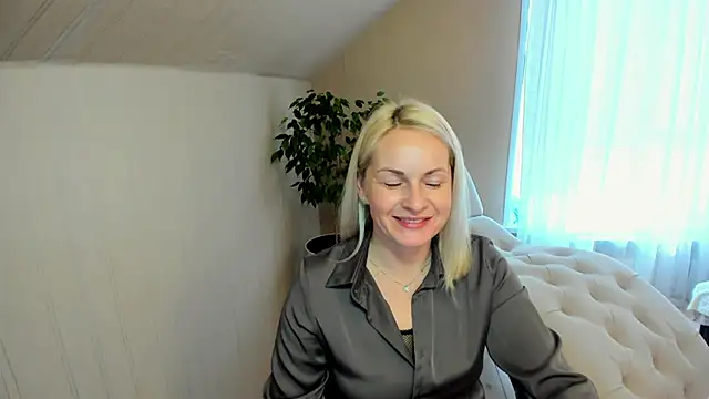 Snapshot of Alicee_Gracee chatting on December 2024 11:17:01 AM Alicee Gracee online show from December 2024 11:17:01 AM