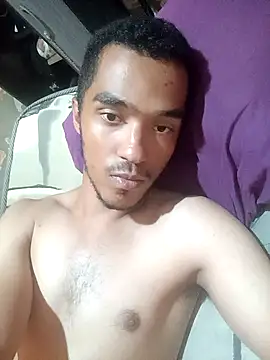 Snapshot of JuggedRegrets chatting on May 2026 01:44:01 AM JuggedRegrets online show from May 2026 01:44:01 AM