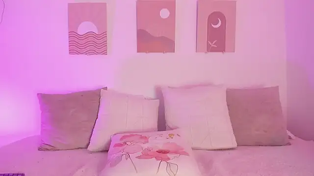 Mia Heartt online show from January 2025 06:57:01 PM