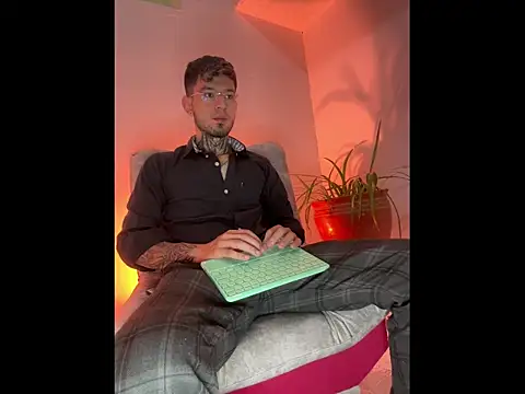 Anthony-Martin online show from November 2025 01:21:02 PM