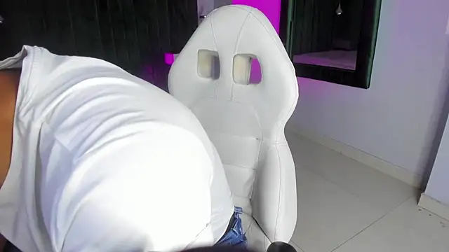 Lucii fer  online show from October 2025 11:43:02 AM