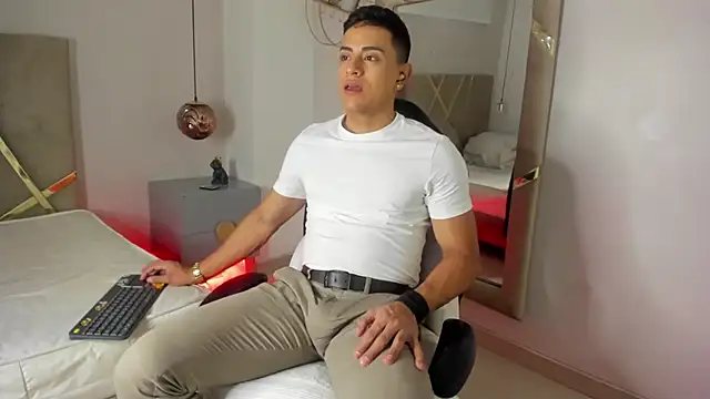 Lucii fer  online show from December 2025 11:48:01 AM