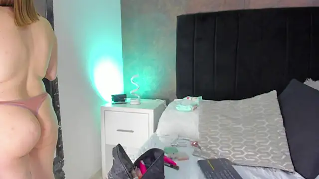 Snapshot of NaxaAndLexi_ chatting on January 2025 01:40:01 PM NaxaAndLexi online show from January 2025 01:40:01 PM