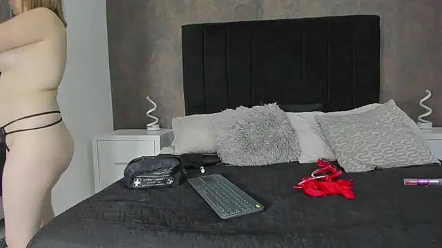 Snapshot of NaxaAndLexi_ chatting on February 2025 02:16:02 PM NaxaAndLexi online show from February 2025 02:16:02 PM